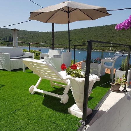 شقة Waterfront Townhouse Sunset View With Garage بيغوفا المظهر الخارجي الصورة