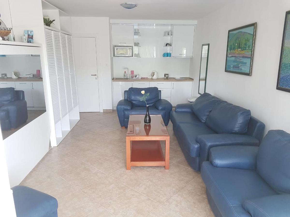 شقة Waterfront Townhouse Sunset View With Garage بيغوفا المظهر الخارجي الصورة