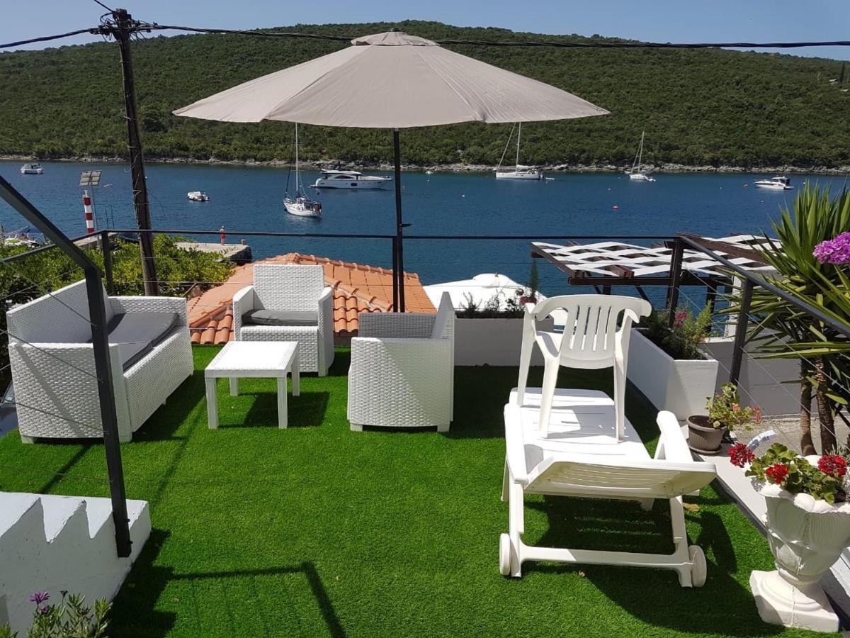 شقة Waterfront Townhouse Sunset View With Garage بيغوفا المظهر الخارجي الصورة