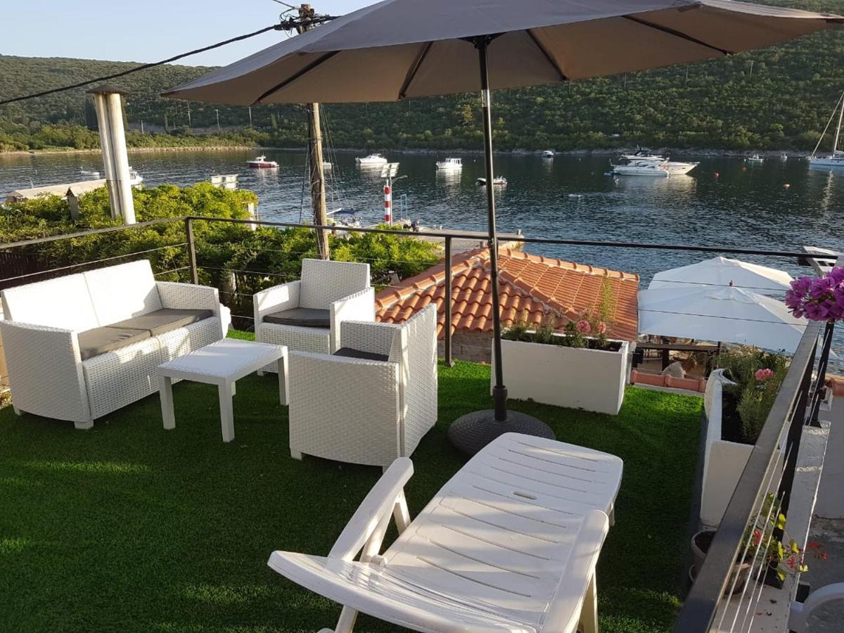 شقة Waterfront Townhouse Sunset View With Garage بيغوفا المظهر الخارجي الصورة