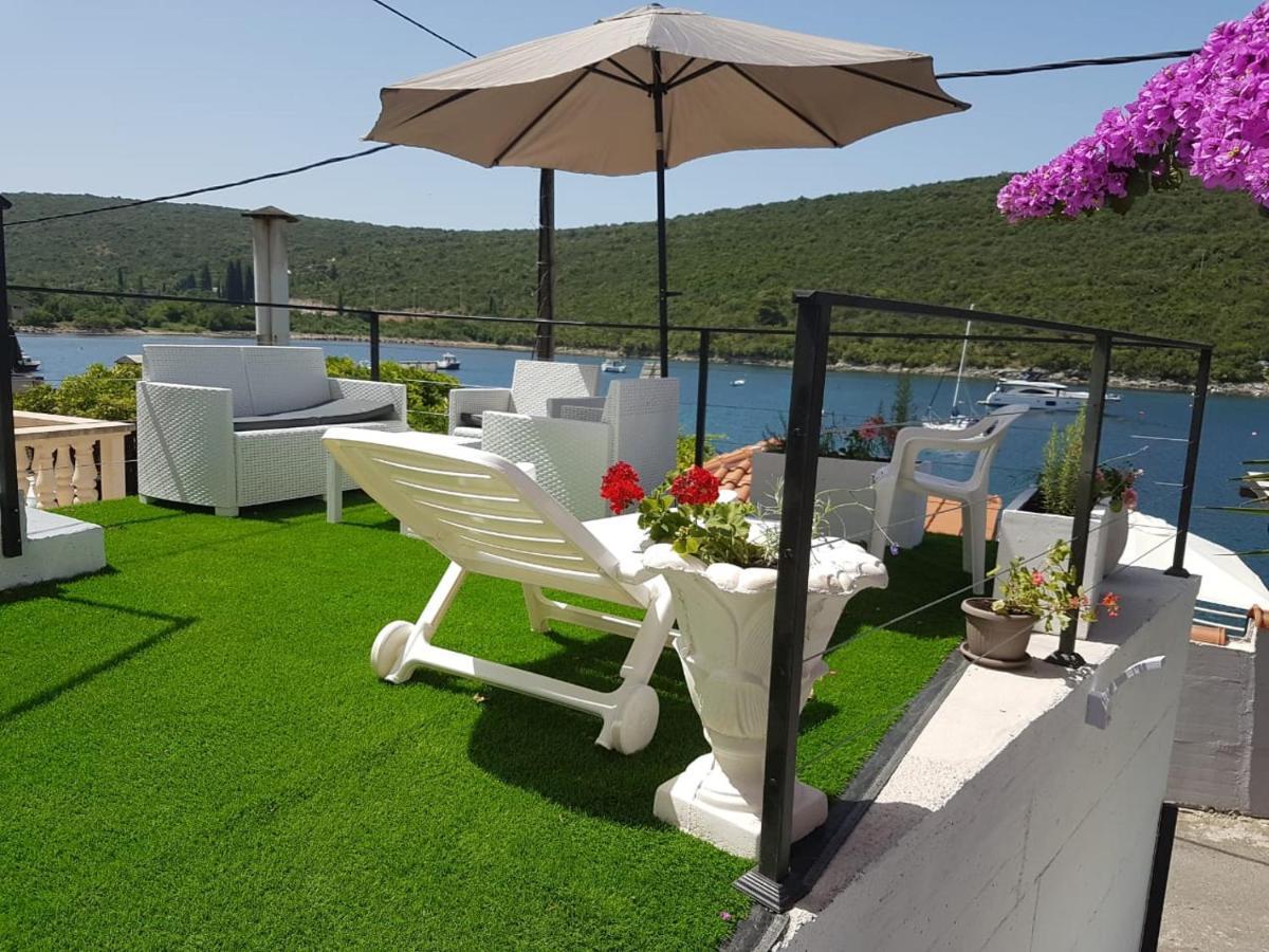 شقة Waterfront Townhouse Sunset View With Garage بيغوفا المظهر الخارجي الصورة