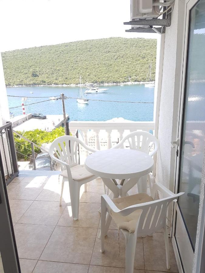 شقة Waterfront Townhouse Sunset View With Garage بيغوفا المظهر الخارجي الصورة