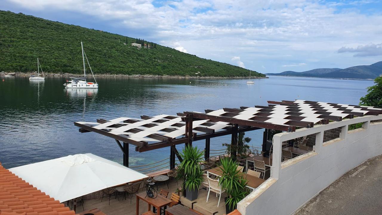 شقة Waterfront Townhouse Sunset View With Garage بيغوفا المظهر الخارجي الصورة