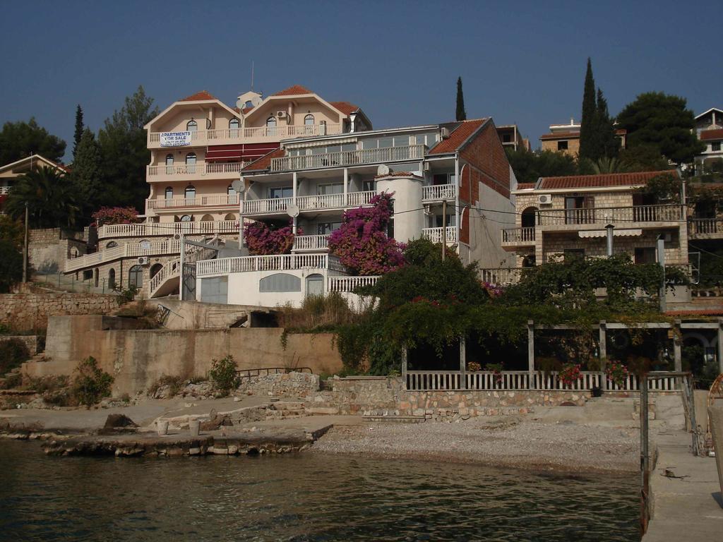 شقة Waterfront Townhouse Sunset View With Garage بيغوفا الغرفة الصورة