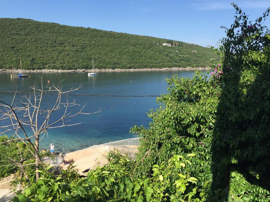 شقة Waterfront Townhouse Sunset View With Garage بيغوفا المظهر الخارجي الصورة