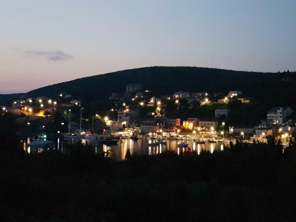 شقة Waterfront Townhouse Sunset View With Garage بيغوفا المظهر الخارجي الصورة